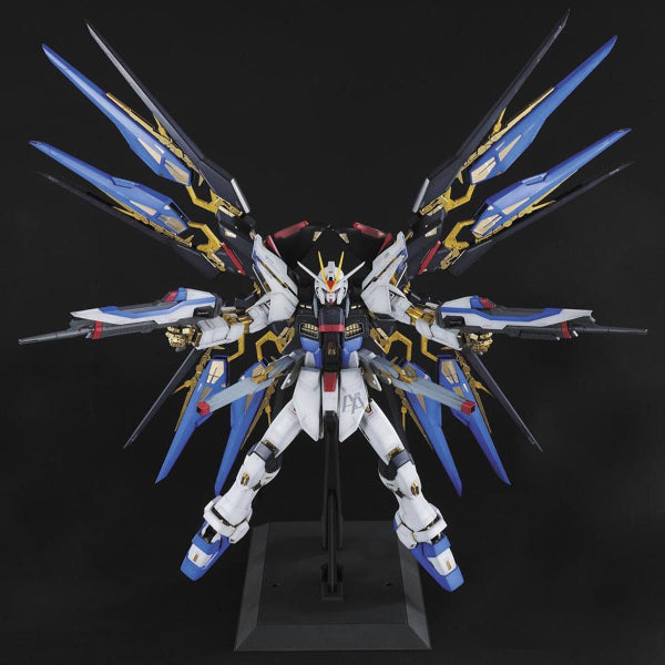 PG 1/60 STRIKE FREEDOM GUNDAM 機動戰士 突擊自由高達