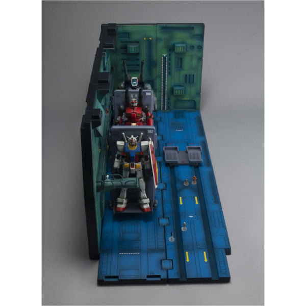 Realistic Model Series Mobile Suit Gundam (For 1/144 HG series) White Base Catapult Deck  ANIME EDITION 機動戰士 高達 太空母艦 木馬號 白色基地 彈射甲板