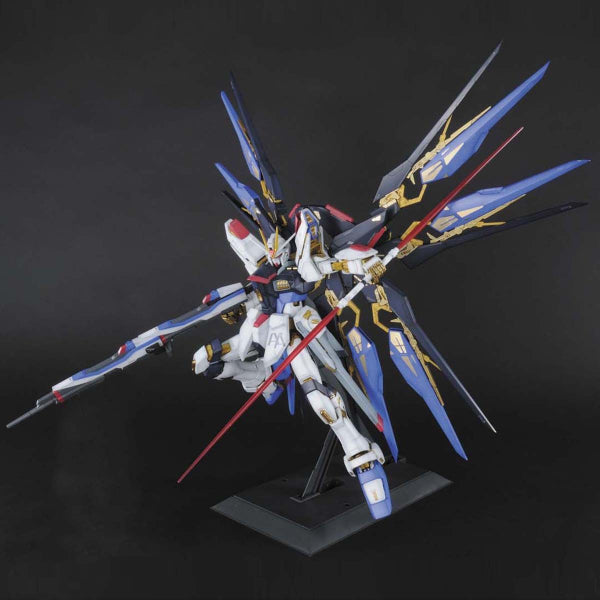PG 1/60 STRIKE FREEDOM GUNDAM 機動戰士 突擊自由高達