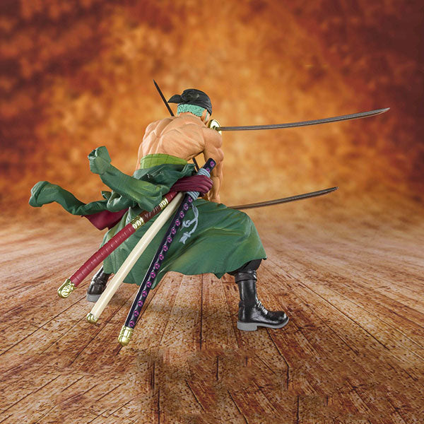FiguArts Zero Pirate Hunter Zoro One Piece Bandai Figure
