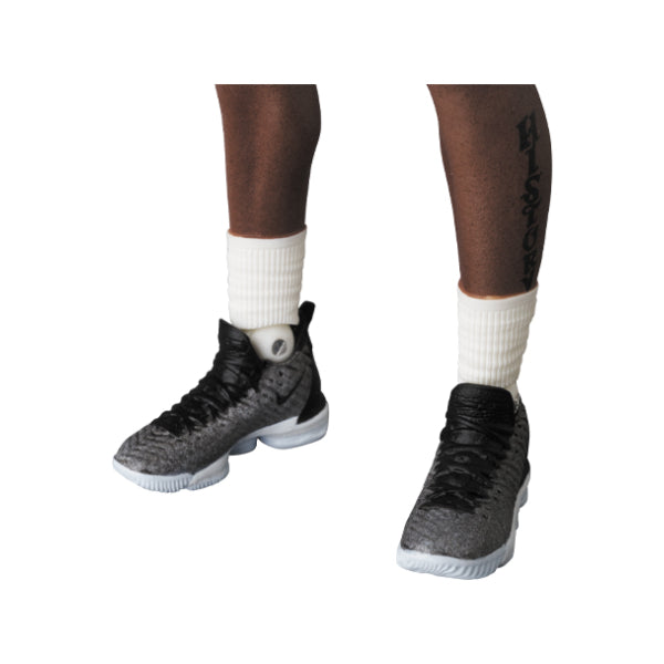 MAFEX No. 127 LeBron James (Los Angeles Lakers)