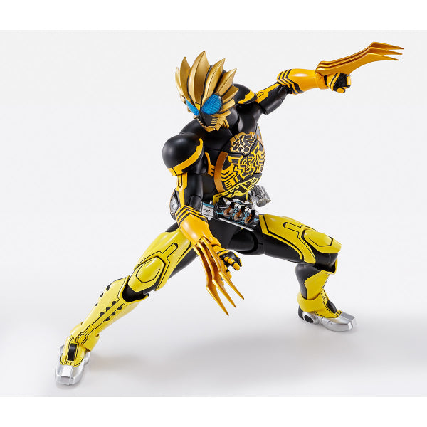 S.H.FIGUARTS (SHINKOCCHOUSEIHOU) KAMEN RIDER OOO LATORARTAR COMBO