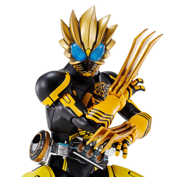 S.H.FIGUARTS (SHINKOCCHOUSEIHOU) KAMEN RIDER OOO LATORARTAR COMBO