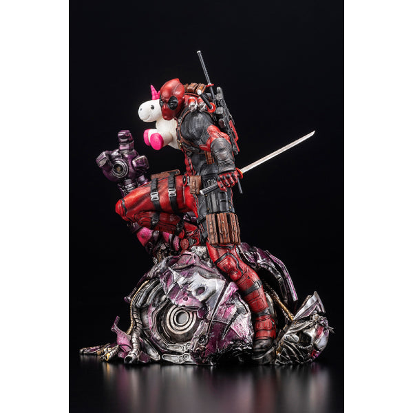 DEADPOOL FINE ART STATUE SIGNATURE SERIES -Featuring the Kucharek Brothers- 死侍
