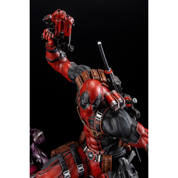 DEADPOOL FINE ART STATUE SIGNATURE SERIES -Featuring the Kucharek Brothers- 死侍