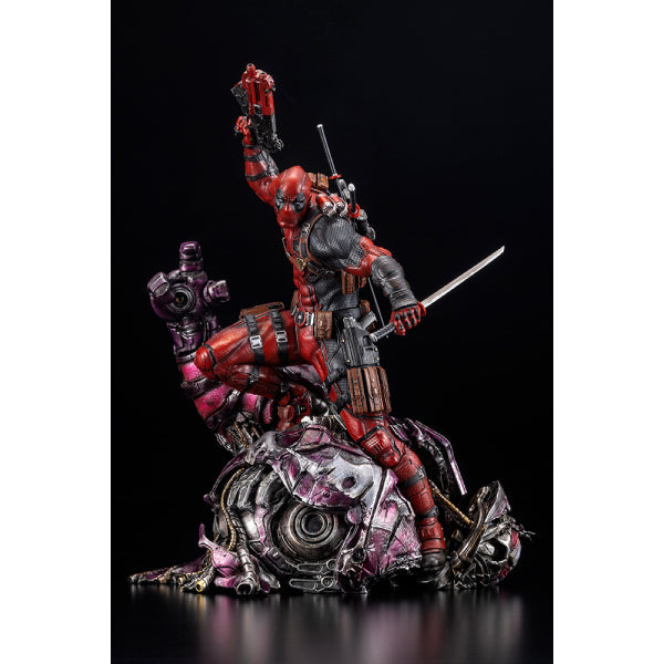 DEADPOOL FINE ART STATUE SIGNATURE SERIES -Featuring the Kucharek Brothers- 死侍