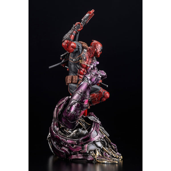 DEADPOOL FINE ART STATUE SIGNATURE SERIES -Featuring the Kucharek Brothers- 死侍